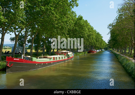 Le Somail Dorf, Schifffahrt auf dem Canal du Midi, zwischen Carcassonne und Beziers, Aude, Languedoc Roussillon, Frankreich, Europa Stockfoto