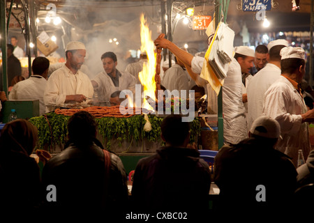 Markt-Garküche, Place Djemaa El Fna, Marrakesch, Marokko, Nordafrika, Afrika Stockfoto