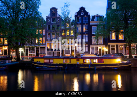 Kanal-Boot und Architektur, Amsterdam, Holland, Europa Stockfoto