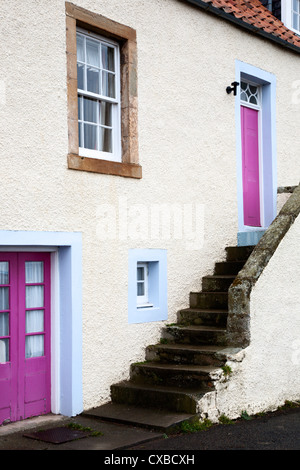 Ferienhaus mit Außentreppe, St. Monans, Fife, Schottland, Vereinigtes Königreich, Europa Stockfoto