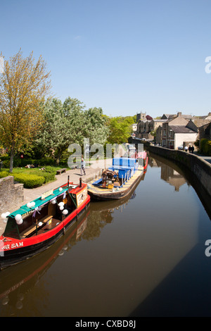 Hausboote auf dem Ast entspringt in Skipton, North Yorkshire, England, Vereinigtes Königreich, Europa Stockfoto