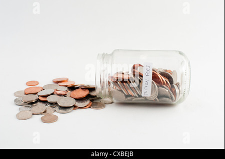 Ein Glas des Geldes mit Studiengebühren Gebühren Label. Stockfoto