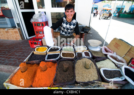 Ein Gewürz-Anbieter in Taschkent. Stockfoto