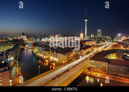 Berlin, Berliner Dom und Spree, Nikolaiviertel, St.-Nikolaus-Kirche, Rotes Rathaus, Fernsehturm, Park Inn Hotel, Muehl Damm Stockfoto