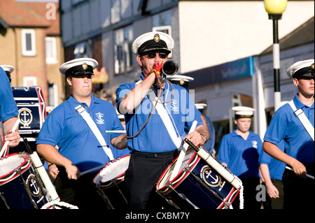 Blaskapelle, Whistable Karnevalszug, Kent, England, UK Stockfoto