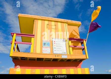 Rettungsschwimmer-Turm am South Beach von Miami Beach, Florida, Vereinigte Staaten von Amerika, Nordamerika Stockfoto