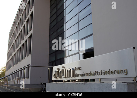 Atrium, Haus der Förderung der wirtschaftlichen Entwicklung in Saarbrücken Stockfoto