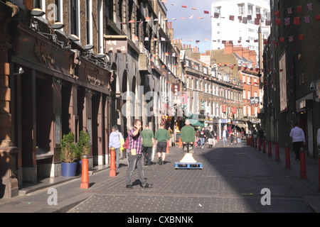 Einkaufen in Lisle Street Chinatown Soho London Stockfoto