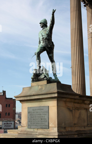 Memorial Statue, Generalmajor William Earle auf den Stufen des Str. Georges Hall, Liverpool Stockfoto