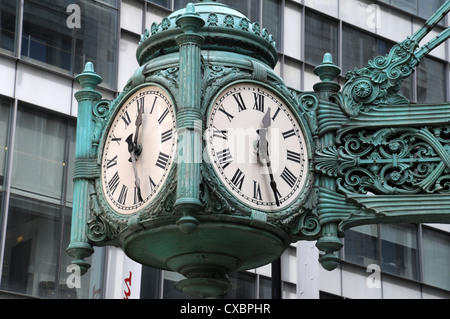 MARSHALL FIELD'S CLOCK, CHICAGO, ILLINOIS, USA Stockfoto