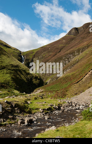 Die Grey Mare Tail Nature Reserve, Dumfries & Galloway, ist ein beliebter Treffpunkt für Spaziergänger und Wanderer -1 Stockfoto