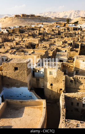 Übersicht über Al-Qasr, die mittelalterliche osmanischen Dachla. Ägypten Stockfoto