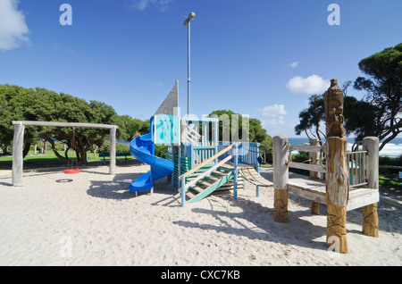 Kinderspielplatz in einem nautischen Boot-Design an der Küste von Western Australia zu leeren Stockfoto