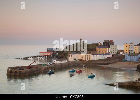 Tenby Hafen, Tenby, Pembrokeshire, Wales, Vereinigtes Königreich, Europa Stockfoto