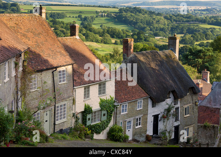 Gold Hill und Blick über Blackmore Vale, Shaftesbury, Dorset, England, Vereinigtes Königreich, Europa Stockfoto