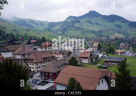 Gruyeres ist eine mittelalterliche Stadt im Distrikt Gruyère im Kanton Freiburg und den bekannten Käse seinen Namen verleiht. Stockfoto