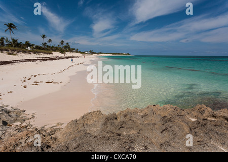 Elbow Cay Beach ein Abaco-Juwel. Einladende Wasser und eine riesige Fläche von weichem Sand erwarten den Besucher auf diesem abgelegenen Insel Stockfoto