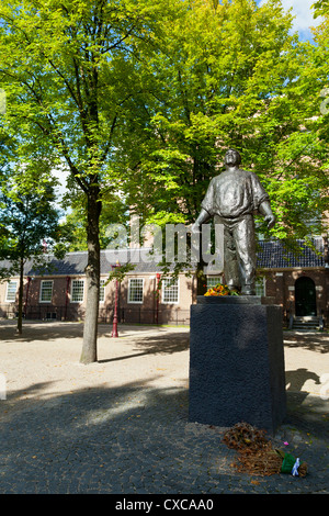 Amsterdam: Hafenarbeiter Statue vor das Portugiesische Synagoge - Amsterdam, Niederlande, Europa Stockfoto