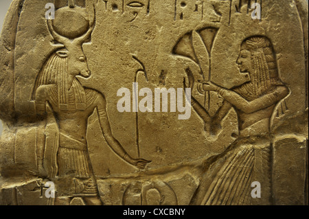 Stele, Mnevis, der Stier von RA Kalkstein gewidmet. 20. Dynastie. Neuen Reiches. C. 1100 BC. Aus Heliopolis. Stockfoto