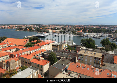 Ansicht von Zadar aus die Glocke Turm von St. Anastasia Kathedrale, Kroatien. Stockfoto