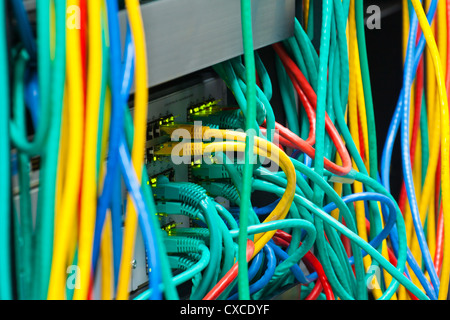 Chaotisch Router-Verbindungen in einem Rechenzentrum Stockfoto
