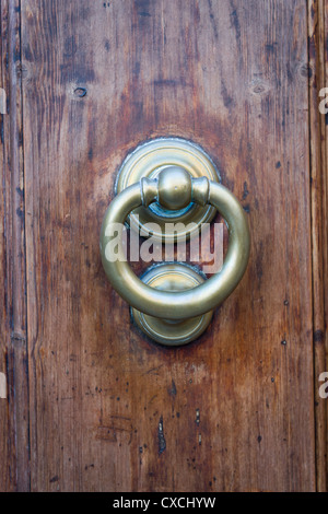 Türklopfer auf Holztür Rom, Roma, Italy, Italia, Europa Stockfoto