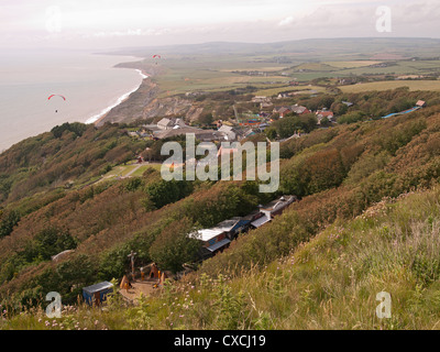 Blick auf die Südküste von der Isle Of Wight England UK mit Blick auf den Freizeitpark Blackgang Chine Stockfoto