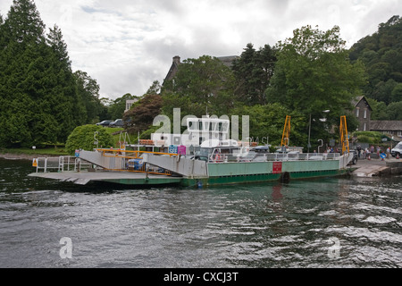 Mallard, die Autofähre über den Lake Windermere von Ferry NAB, nahe Bowness, nach Ferry House, Far Sawrey Stockfoto