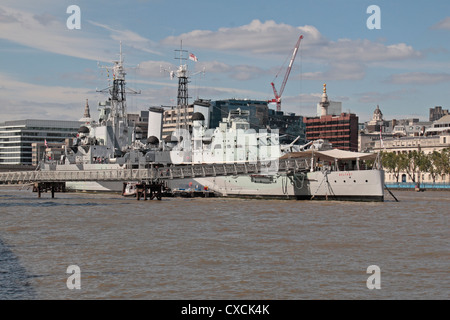 HMS Belfast vertäut neben der Themse in central London, UK. Stockfoto