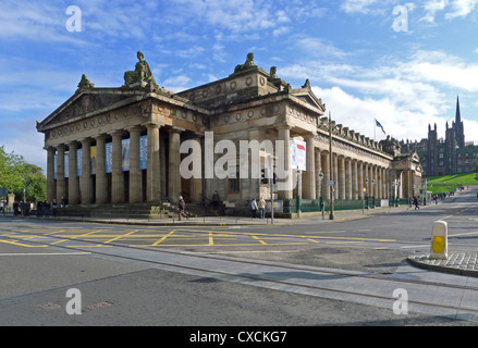 Die Royal Scottish Academy Eingang in Edinburgh gehörenden National Galleries of Scotland von Princes Street aus gesehen Stockfoto