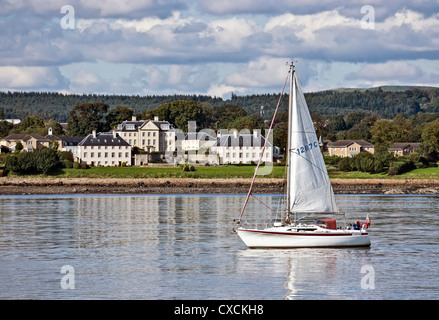 Moderne Donibristle House mit 18. Jahrhundert Flügel vorne am Ufer des Firth of Forth in der Nähe von Dalgety Bay in Fife Schottland Stockfoto
