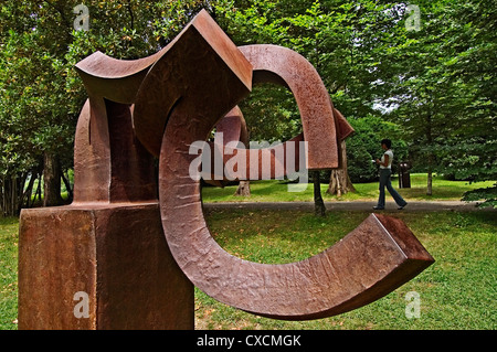 Skulptur von Eduardo Chillida im Museum Chillida Leku Hernani Gipuzkoa Spanien Stockfoto