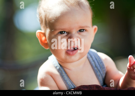 Sechste Reittiere alte Baby Boy Porträt Stockfoto