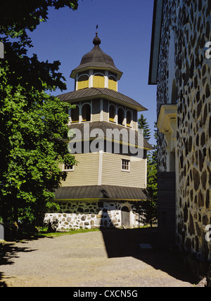 Glockenturm der St.-Petri Kirche (Siuntion Pyhän Pijetarin Kirkko) in Siuntio, Finnland Stockfoto