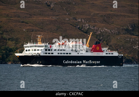 Die Caledonian MacBrayne Fähre MV Isle of Lewis Passagierfähre macht es in Ullapool Hafen von Stornoway. Stockfoto