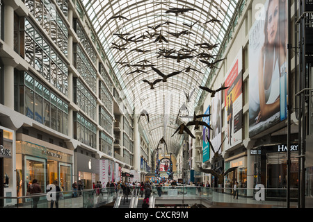 Eingang des Toronto Eaton Centre Stockfoto