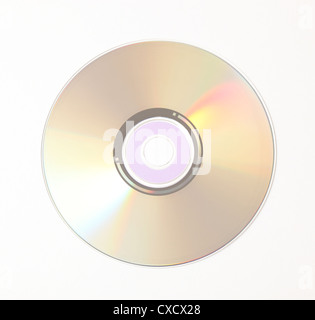 leere CD oder DVD, die isoliert auf weißem Hintergrund Stockfoto