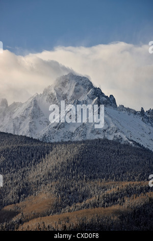 Mount Sneffels mit frischem Schnee, San-Juan-Gebirge, Uncompahgre National Forest, Colorado, Vereinigte Staaten von Amerika Stockfoto