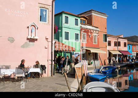 Kanal auf der Insel Burano, Venedig, Veneto, Italien, Europa Stockfoto