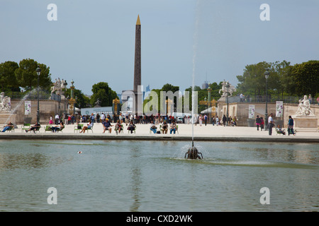 Jardin des Tulleries Blick in Richtung Place De La Concorde in Paris Frankreich Stockfoto