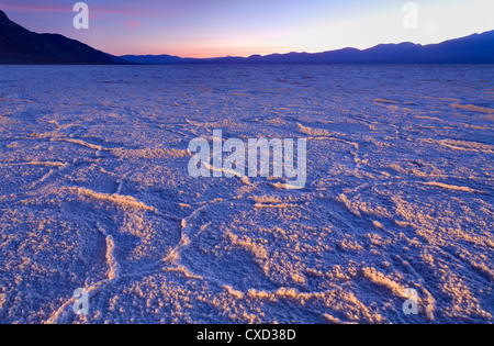 Badwater Salinen in Death Valley Nationalpark, Kalifornien, Vereinigte Staaten von Amerika, Nordamerika Stockfoto