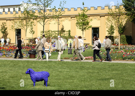 BUGA 2007: Blumen und Besucher im Hofwiesenpark in Gera Stockfoto