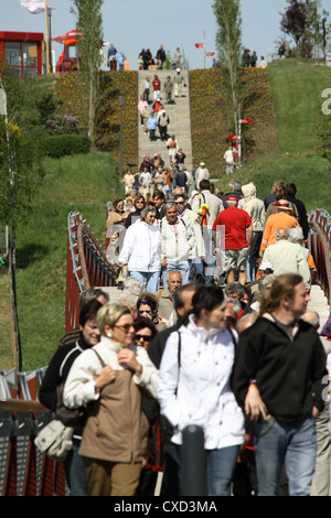 BUGA 2007: Viele Besucher in die Spannbandbruecke Stockfoto