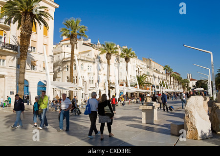 Cafés in Riva, Split, Dalmatien, Kroatien, Europa Stockfoto