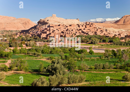 Stadt von Ait Benhaddou auf einem ehemaligen Karawanenstraße am Flussufer Ouarzazate verwendet oft als Drehort, Marokko Stockfoto