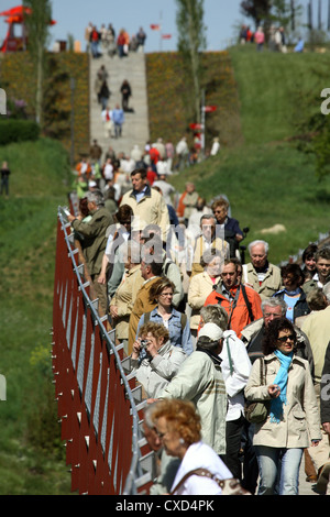 BUGA 2007: Viele Besucher in die Spannbandbruecke Stockfoto