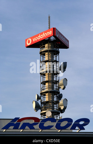 Berlin, das Vodafone Logo auf einem Sendemast Stockfoto