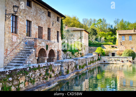 Alten Thermalbäder in dem mittelalterlichen Dorf Bagno Vignoni, Toskana, Italien Stockfoto