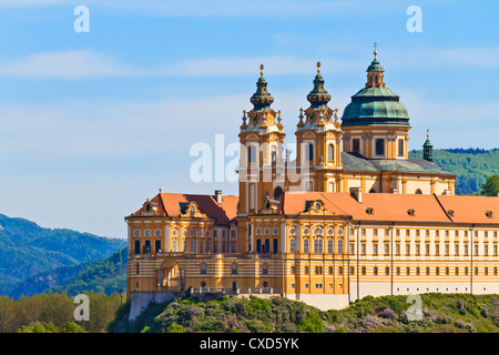 Melk Abbey ist ein österreichischer Benediktiner-Abtei und eines der weltweit berühmtesten klösterliche Sehenswürdigkeiten Stockfoto