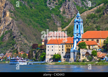 Dürnstein Kirche und Stadt, Wachau Valley, Österreich Stockfoto